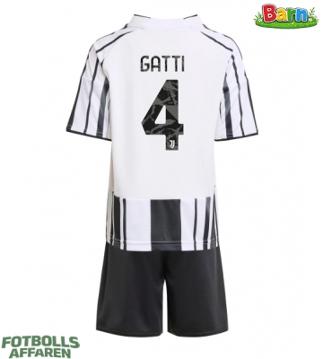 Juventus Federico Gatti #4 Hemmaställ Barn 2025-26 Kortärmad (+ Korta byxor)
